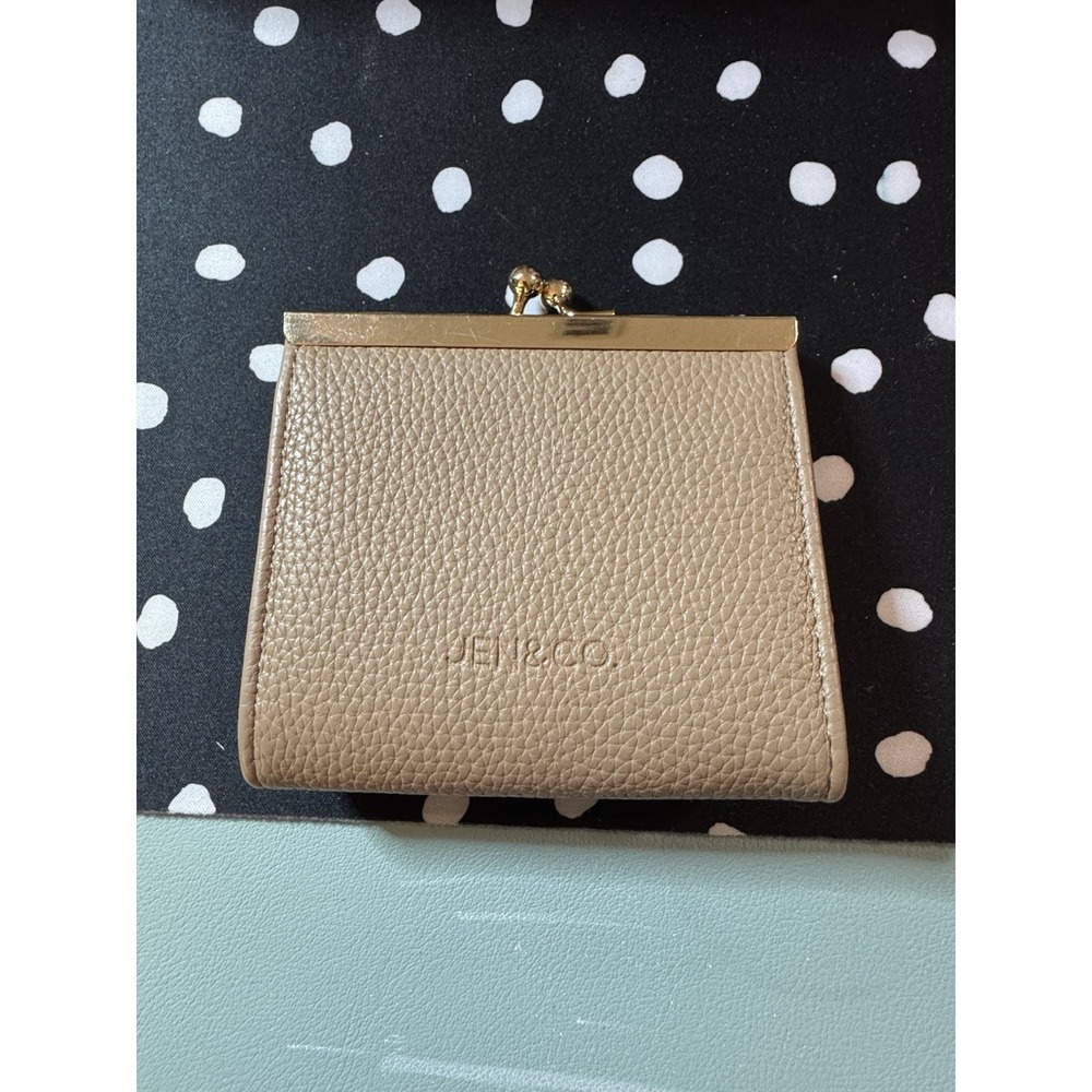 Jen & Co Tan and Gold Clasp Close Small Wallet Coin Purse